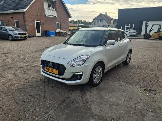 Unfallwagen Suzuki Swift 1.2i  90pk navi airco 2019/5