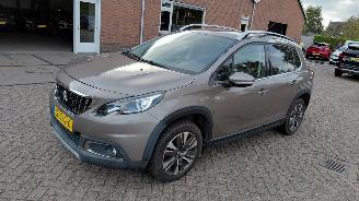Auto incidentate Peugeot 2008 1.2i  81kw automaat 2017/1