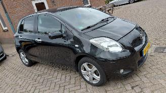 Coche accidentado Toyota Yaris 1.3 vtti   5drs    clima   73kw 2011/6