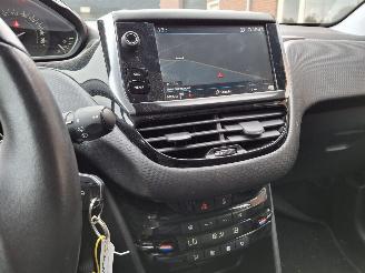 Peugeot 2008 1.2 82pk allure  navi clima picture 8