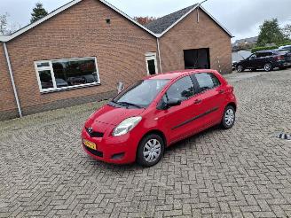 skadebil auto Toyota Yaris 1.0 vtti  69pk  airco 2010/10