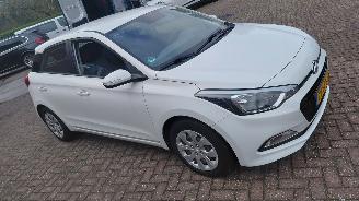 Vaurioauto  passenger cars Hyundai I-20 1.0 tgdi  74kw     airco 2017/9