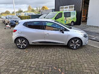 damaged passenger cars Renault Clio 1.5 dci   90pk  navi clima 2017/11