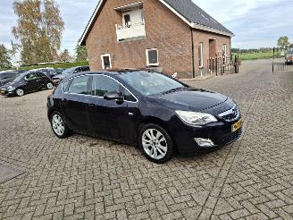 damaged passenger cars Opel Astra 1.4i  140pk cosmo  leer   navi 2010/6