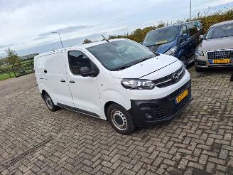 skadebil bedrijf Opel Vivaro 1.5 cdti  102pk  3 zitter   lang 2021/2