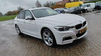 Vaurioauto  passenger cars BMW 3-serie 330 e  180kw m paket    clima leer 2016/12