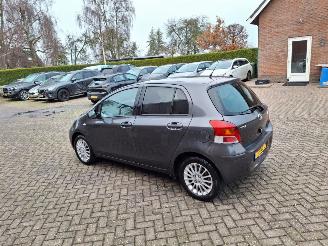 Toyota Yaris 1.3 vvti automaat    74kw picture 2