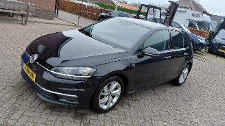 Schadeauto Volkswagen Golf tsi 81kw   hig line    navi 2017/7