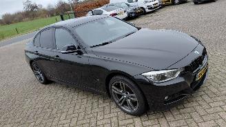 krockskadad bil auto BMW 3-serie 330 e hybrid 2016/9