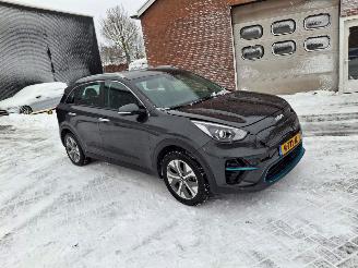 Voiture accidenté Kia Niro dynamic line  64kwh         204pk   navi 2021/11
