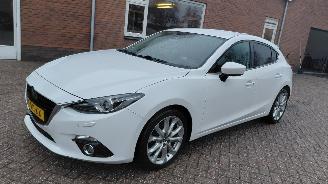 Damaged car Mazda 2 2.0i  120pk  clima navi 2015/6