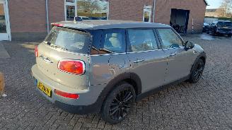 Voiture accidenté Mini Clubman 1.5i 102 pk  clima navi 2019/2