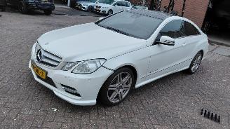 Damaged car Mercedes E-klasse 200cgi coupe automaat pano  184pk 2012/3