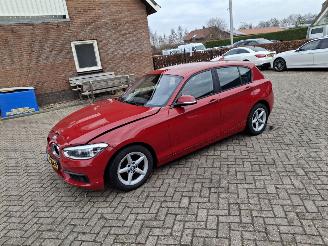 Damaged car BMW 1-serie 118i  136pk navi clima 2017/3