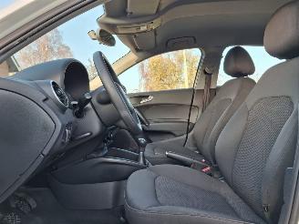 Audi A1 1.2 tfsi  63kw airco picture 5