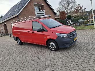 krockskadad bil bedrijf Mercedes Vito 114 cdi exstra lang  navi clima 2020/12