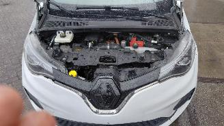 damaged passenger cars Renault Zoé r 110 life   carshare 52kwh    navi  109pk 2021/6