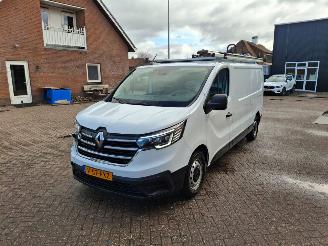 skadebil bedrijf Renault Trafic 2.0 dci 96kw lang   uitvoering navi 2024/6
