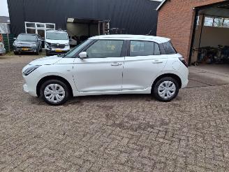 damaged passenger cars Suzuki Swift 1.2 hybrid   navi  clima 2025/5