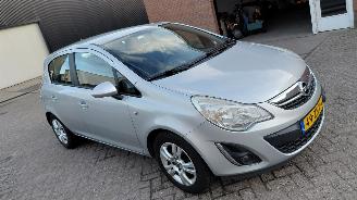 Auto incidentate Opel Corsa 1.4i  74kw  navi airco 2012/11