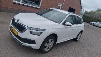 krockskadad bil auto Skoda Kamiq 1.0 tsi  81kw  5drs airco 2023/1