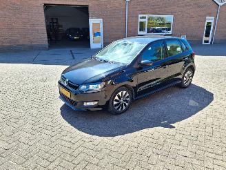 Schadeauto Volkswagen Polo 1.0i 70kw  navi airco 2015/9