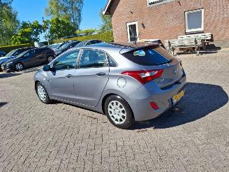 Damaged car Hyundai I-30 1.6i  135pk  clima 2015/12