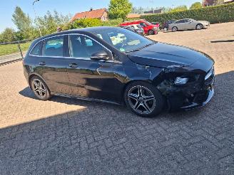 Unfallwagen Mercedes B-klasse 180d  116pk navi clima amg uitvoering 2019/8