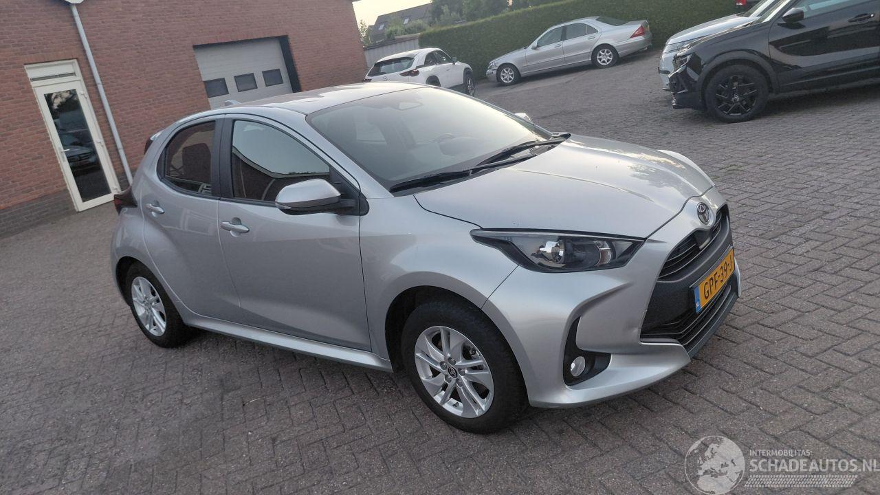 Toyota Yaris 1.5 hybrid  92pk  navi   clima