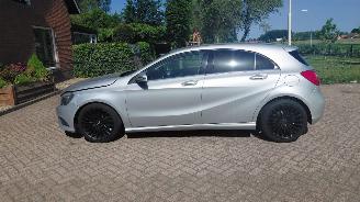 Coche accidentado Mercedes A-klasse 180  navi  clima  1.6i 122pk 2014/5