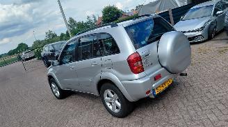 damaged passenger cars Toyota Rav-4 2.0i   150pk  automaat   4x4   airco 2005/10