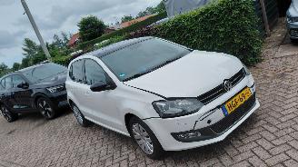 krockskadad bil auto Volkswagen Polo 1.4i 16v 63kw pano  navi 2011/9