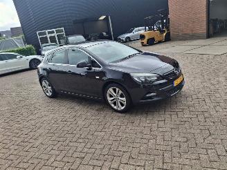 krockskadad bil auto Opel Astra 1.4i   88kw  clima 2012/10