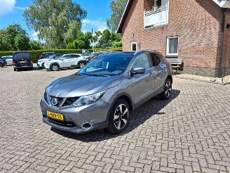 Schadeauto Nissan Qashqai 1.6i 120kw navi  pano 2016/2