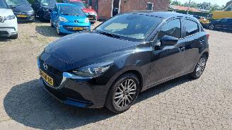 skadebil auto Mazda 2 1.5i  90pk   airco navi 2020/2