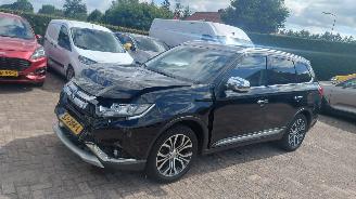 krockskadad bil auto Mitsubishi Outlander 2.0 i  150pk automaat    navi clima 2018/4