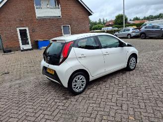 Toyota Aygo 1.0 vvti x play   navi  cruiscontral airco picture 5