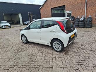 Toyota Aygo 1.0 vvti x play   navi  cruiscontral airco picture 2