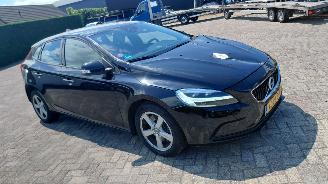 krockskadad bil auto Volvo V-40 1.5  122pk automaat navi 2019/3