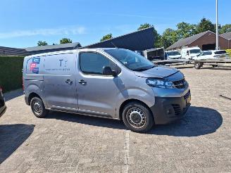 krockskadad bil bedrijf Opel Vivaro 1.5cdti  102pk  lang    navi clima 2022/4