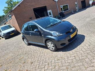 Schadeauto Toyota Aygo 1.0i 68pk automaat   airco 2010/1