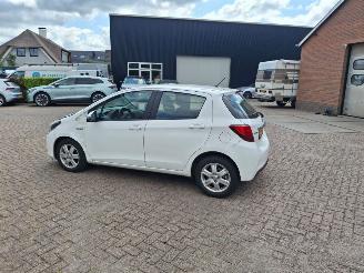 krockskadad bil auto Toyota Yaris 1.5 hybrid navi 2016/6