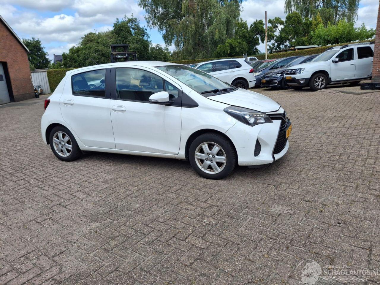 Toyota Yaris 1.5 hybrid navi  clima