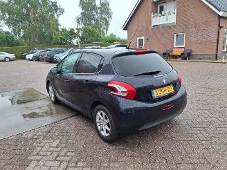 Peugeot 208 1.2 vti  82pk   airco navi picture 4