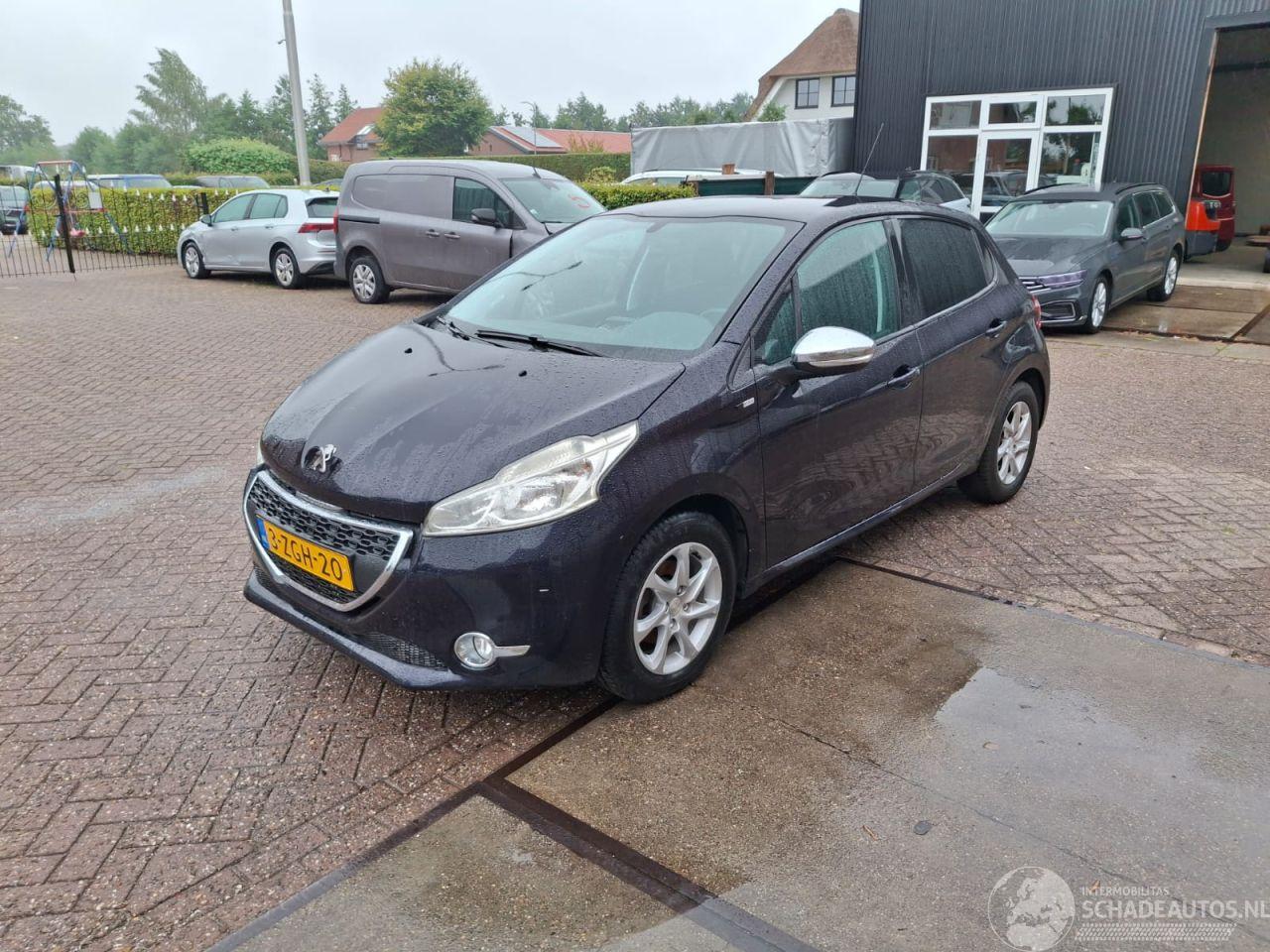 Peugeot 208 1.2 vti  82pk   airco navi