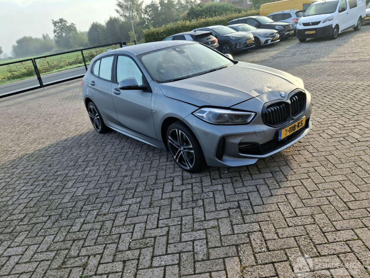 BMW 1-serie 118i  136pk m uitvoering   navi leer clima