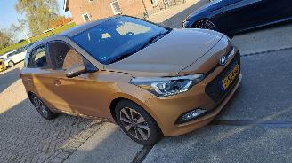 krockskadad bil auto Hyundai I-20 1.2i  84pk navi clima  lmv 2014/11