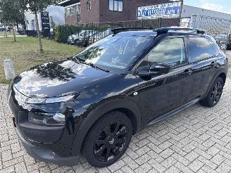 Unfallwagen Citroën C4 cactus 1.2 SHINE AUTOMAAT MET KRASJES BOUWJAAR 2015 5900 EURO 2015/10