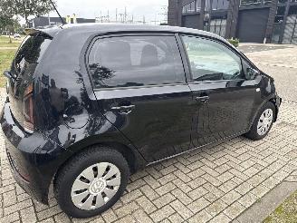 Volkswagen Up! 1.0 UP! 5 DEURS LICHTE RIJDBARE SCHADE! 2017 PRIJS 3999 EURO VAST picture 5