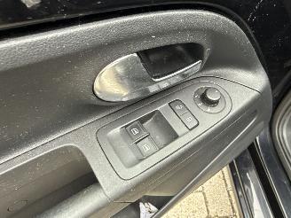Volkswagen Up! 1.0 UP! 5 DEURS LICHTE RIJDBARE SCHADE! 2017 PRIJS 3999 EURO VAST picture 10